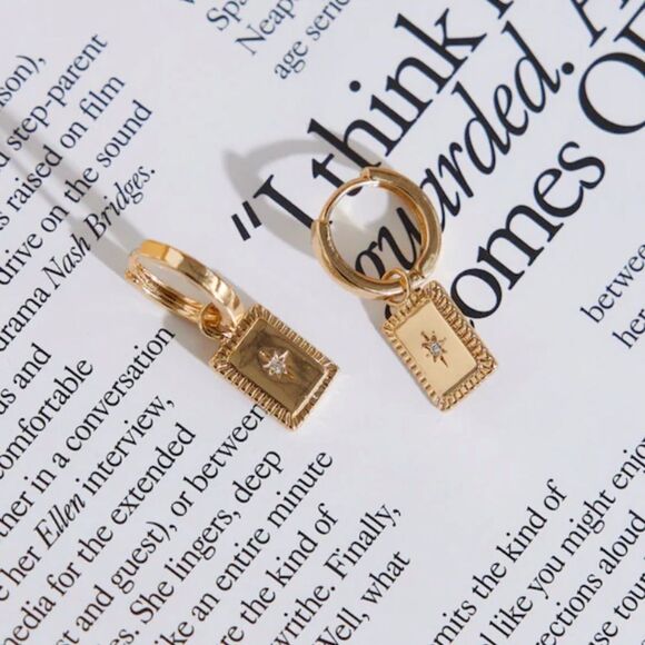 NEW Hello Molly Gold Tone Earrings - Picture 2 of 6